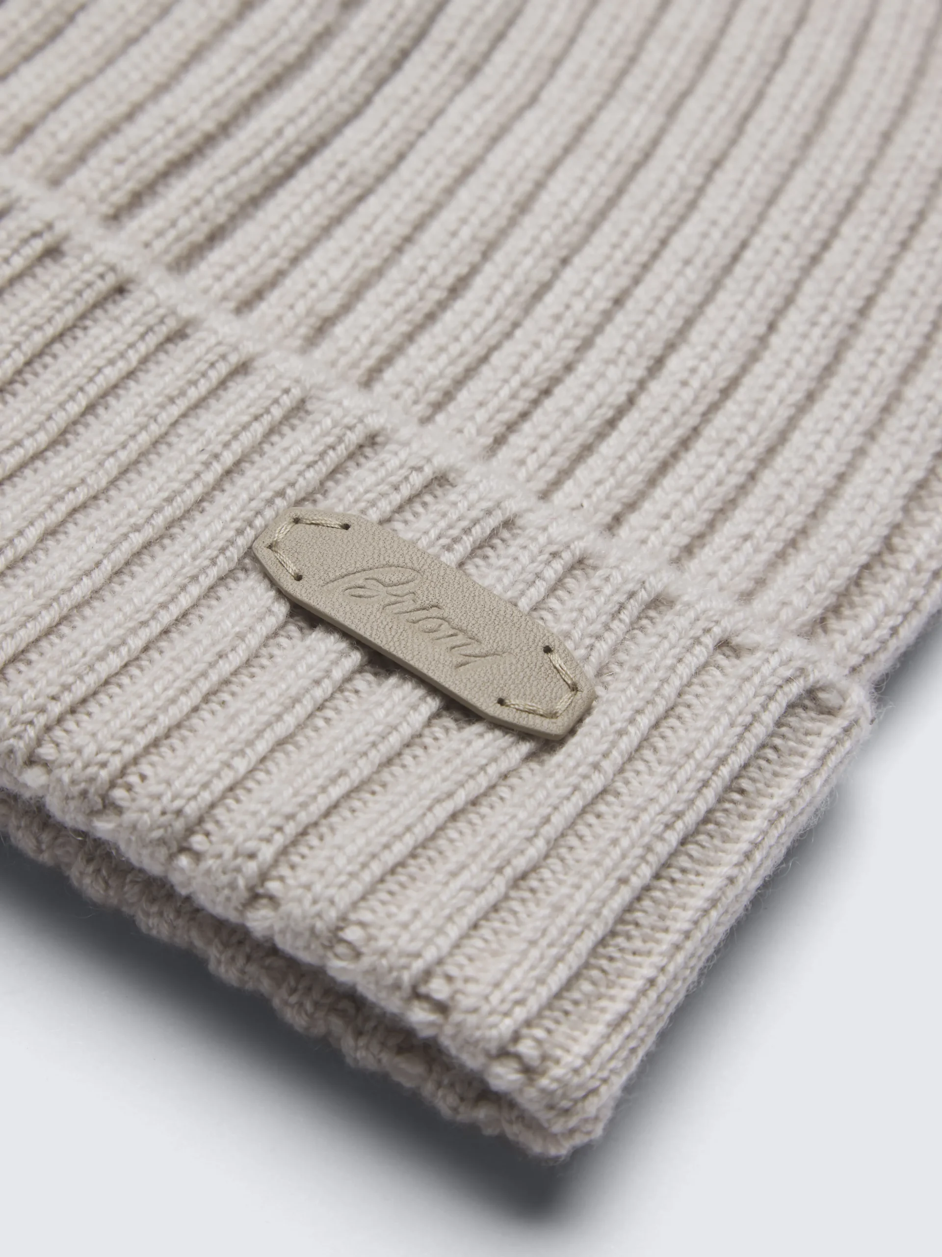 Beige cashmere beanie