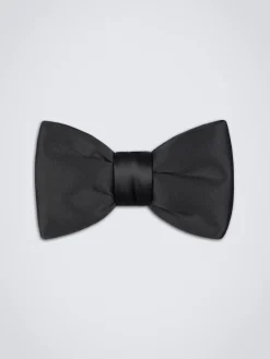 Essential black silk bow tie