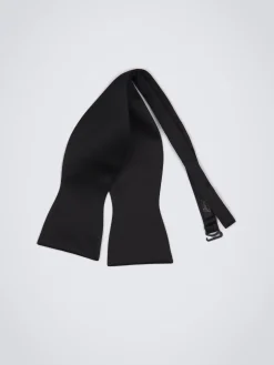 Essential black silk self-tie bow tie